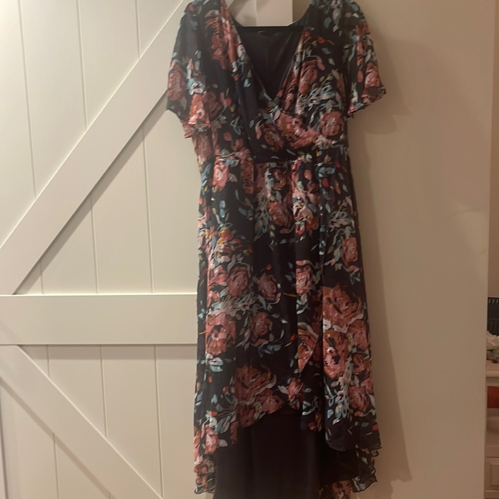 Torrid NWOT Floral Hi-low Dress Size 2
